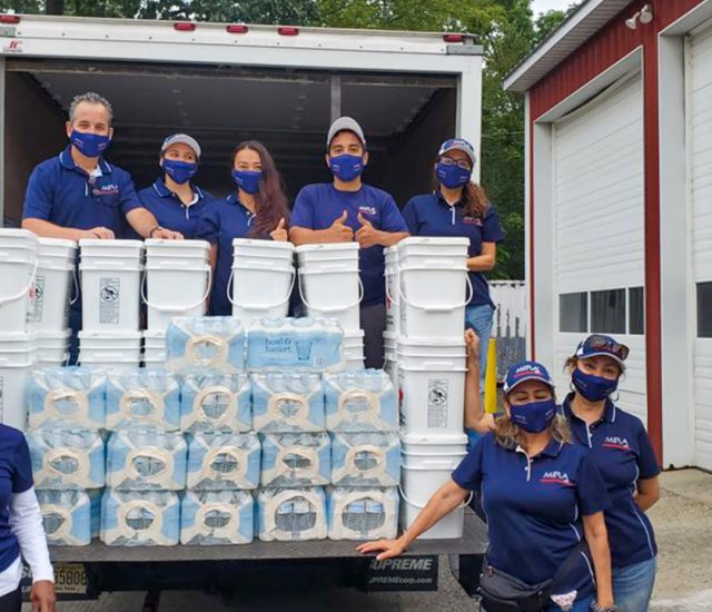 Entrega de alimentos y kits de emergencia en New Jersey