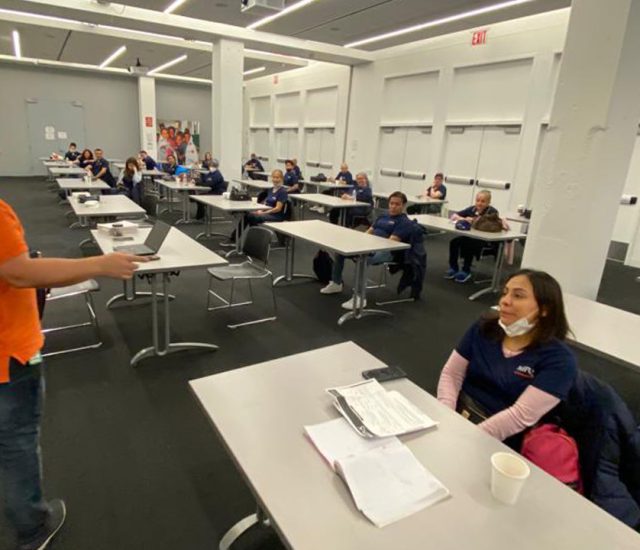 Voluntarios de New York se capacitan con la Cruz Roja Americana