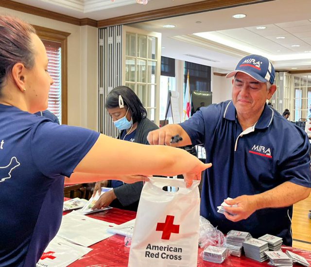 Voluntarios de New Jersey se capacitan con la Cruz Roja Americana