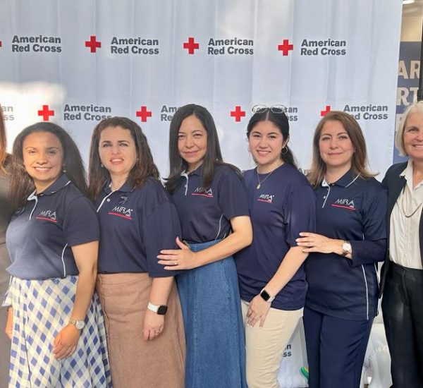 Voluntarios de MIRA USA en Charlotte son reconocidos por la Cruz Roja Americana en Charlotte, NC