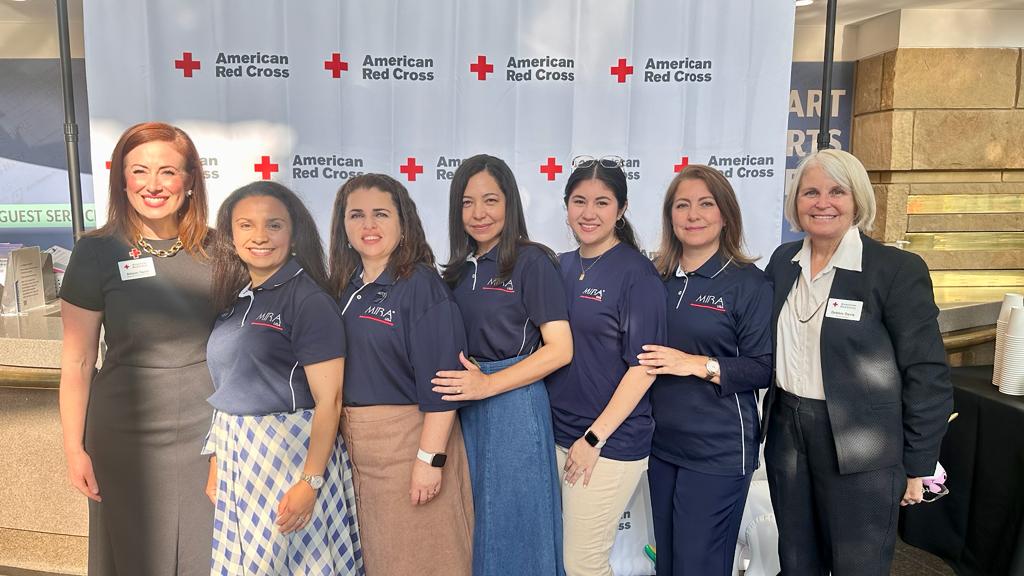 Voluntarios de MIRA USA en Charlotte son reconocidos por la Cruz Roja Americana en Charlotte, NC